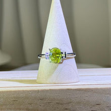 Load image into Gallery viewer, Peridot Adjustable Ring 橄榄石镶嵌活口戒指