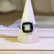 Load image into Gallery viewer, Honey Opal Adjustable Ring 蜜色欧泊镶嵌活口戒指