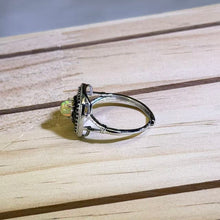 Load image into Gallery viewer, Honey Opal Adjustable Ring 蜜色欧泊镶嵌活口戒指