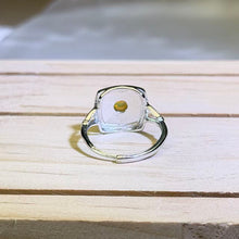 Load image into Gallery viewer, Honey Opal Adjustable Ring 蜜色欧泊镶嵌活口戒指