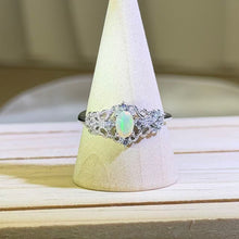 Load image into Gallery viewer, White Opal Adjustable Ring 白色欧泊镶嵌活口戒指