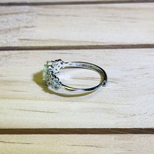 Load image into Gallery viewer, White Opal Adjustable Ring 白色欧泊镶嵌活口戒指