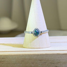 Load image into Gallery viewer, Black Opal Adjustable Silver Ring 黑色欧泊镶嵌活口银戒指