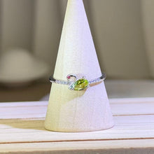 Load image into Gallery viewer, Peridot Swan Adjustable Silver Ring 橄榄石镶嵌天鹅活口银戒指