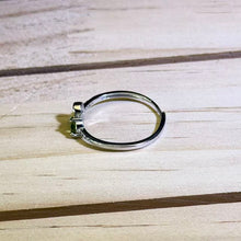 Load image into Gallery viewer, Peridot Swan Adjustable Silver Ring 橄榄石镶嵌天鹅活口银戒指