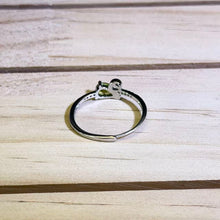 Load image into Gallery viewer, Peridot Swan Adjustable Silver Ring 橄榄石镶嵌天鹅活口银戒指
