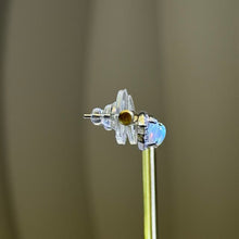Load image into Gallery viewer, White Opal Silver Stud Earrings 白色欧泊镶嵌银耳钉