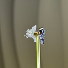 Load image into Gallery viewer, Blue Sapphire Bow Wreath Stud Earrings 蓝色蓝宝石蝴蝶结花环耳钉