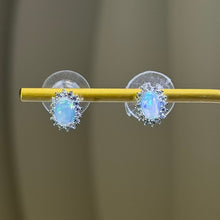 Load image into Gallery viewer, White Opal Silver Stud Earrings 白色欧泊镶嵌耳钉