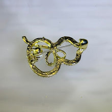 Load image into Gallery viewer, White Freshwater Pearl Gourd Brooch 白色淡水珍珠镶嵌葫芦胸针