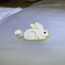 Load image into Gallery viewer, White Freshwater Pearl Bunny Brooch 白色淡水珍珠小兔子胸针
