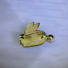 Load image into Gallery viewer, White Freshwater Pearl Bunny Brooch 白色淡水珍珠小兔子胸针
