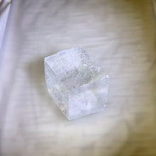 Load image into Gallery viewer, Optical Calcite Rhombohedron 透明方解石菱面体