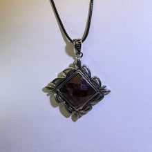 Load image into Gallery viewer, Red Tiger's Eye Vintage Pendant Necklace 红虎眼石复古吊坠项链