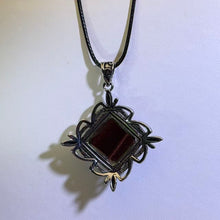 Load image into Gallery viewer, Red Tiger's Eye Vintage Pendant Necklace 红虎眼石复古吊坠项链