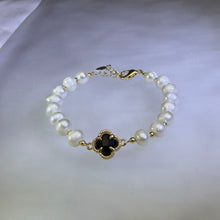 Load image into Gallery viewer, White Freshwater Pearl Clover Bracelet 白色淡水珍珠四叶草手链