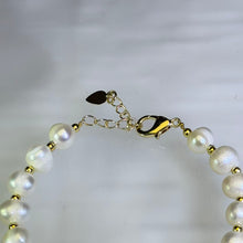 Load image into Gallery viewer, White Freshwater Pearl Clover Bracelet 白色淡水珍珠四叶草手链