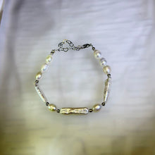 Load image into Gallery viewer, White Baroque Freshwater Pearl Bracelet 白色巴洛克淡水珍珠手链