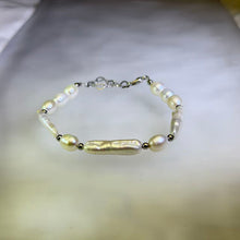 Load image into Gallery viewer, White Baroque Freshwater Pearl Bracelet 白色巴洛克淡水珍珠手链