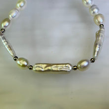 Load image into Gallery viewer, White Baroque Freshwater Pearl Bracelet 白色巴洛克淡水珍珠手链