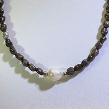 Load image into Gallery viewer, Black White Freshwater Pearl Necklace 黑白淡水珍珠项链
