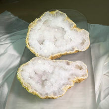 Load image into Gallery viewer, Clear Quartz Geode Specimen 白水晶晶洞摆件