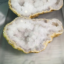 Load image into Gallery viewer, Clear Quartz Geode Specimen 白水晶晶洞摆件