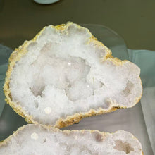 Load image into Gallery viewer, Clear Quartz Geode Specimen 白水晶晶洞摆件
