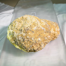 Load image into Gallery viewer, Clear Quartz Geode Specimen 白水晶晶洞摆件