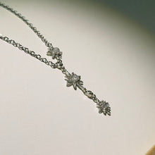 Load image into Gallery viewer, Moonstone Flower Necklace 月光石花朵项链