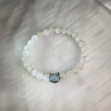 Load image into Gallery viewer, Moonstone Beaded Bracelet with Aquamarine Cat Head 月光石海蓝宝猫头手串