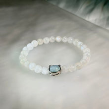 Load image into Gallery viewer, Moonstone Beaded Bracelet with Aquamarine Cat Head 月光石海蓝宝猫头手串