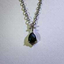 Load image into Gallery viewer, Moss Agate Rhombus Accent Necklace 水草玛瑙点缀吊坠项链