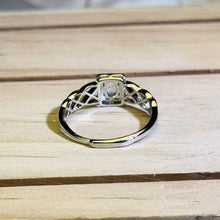 Load image into Gallery viewer, Aquamarine Lattice Solitaire Ring 海蓝宝格纹简约戒指