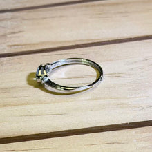 Load image into Gallery viewer, Aquamarine East-West Solitaire Ring 海蓝宝横向简约戒指