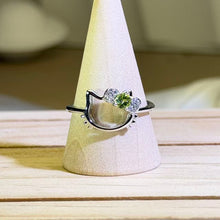 Load image into Gallery viewer, Peridot Kitty Bowknot Ring 橄榄石猫咪蝴蝶结戒指
