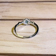 Load image into Gallery viewer, Blue Apatite Sunburst Radiant Ring 蓝色蓝磷灰太阳纹璀璨戒指