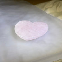 Load image into Gallery viewer, Rose Quartz Heart 粉水晶爱心摆件