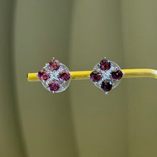 Load image into Gallery viewer, Purple Rhodolite Garnet Diamond-Shaped Stud Earrings 紫牙乌石榴石菱形星芒耳钉