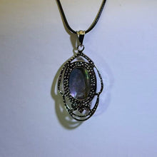 Load image into Gallery viewer, Pāua Abalone Shell Vintage Pendant Necklace 鲍贝复古吊坠项链