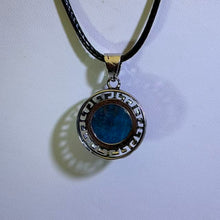 Load image into Gallery viewer, Blue Apatite Vintage Pattern Pendant Necklace 蓝磷灰石复古纹饰吊坠项链