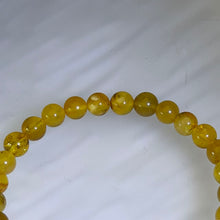 Load image into Gallery viewer, Amber Heart Amulet Bracelet 琥珀蜜蜡悦心爱心手串