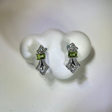 将图片加载到图库查看器，925 Silver Peridot Earrings 橄榄石镶嵌银耳钉
