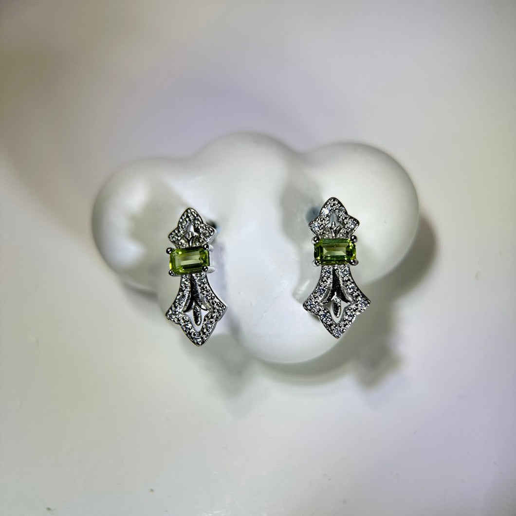 925 Silver Peridot Earrings 橄榄石镶嵌银耳钉