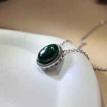 Load image into Gallery viewer, Malachite Pendant 孔雀石镶嵌吊坠
