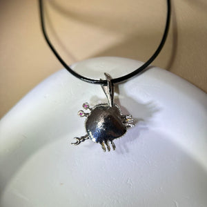 Rose Quartz Crab Pendant Necklace 粉水晶镶嵌螃蟹吊坠项链