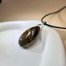 Load image into Gallery viewer, Yellow Tiger&#39;s Eye Pendant Necklace 黄色虎眼石水滴吊坠项链
