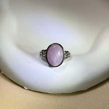 将图片加载到图库查看器，Purple Kunzite Adjustable Ring 紫锂辉镶嵌活口戒指
