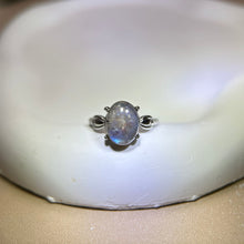 Load image into Gallery viewer, Labradorite Adjustable Ring 拉长石灰月光石镶嵌活口戒指
