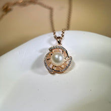 将图片加载到图库查看器，White Freshwater Pearl Pendant 白色淡水珍珠镶嵌吊坠
